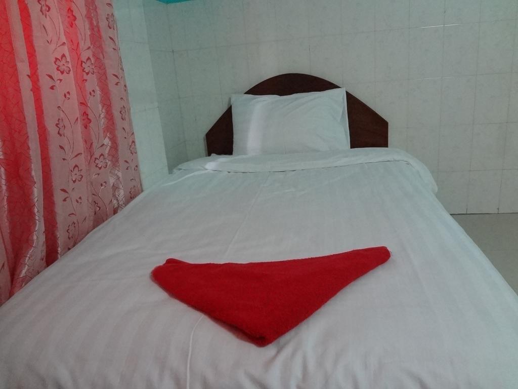 Capitol 3 Guesthouse Phnom-Penh Buitenkant foto