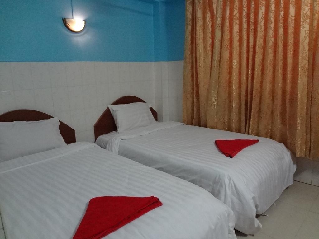 Capitol 3 Guesthouse Phnom-Penh Buitenkant foto