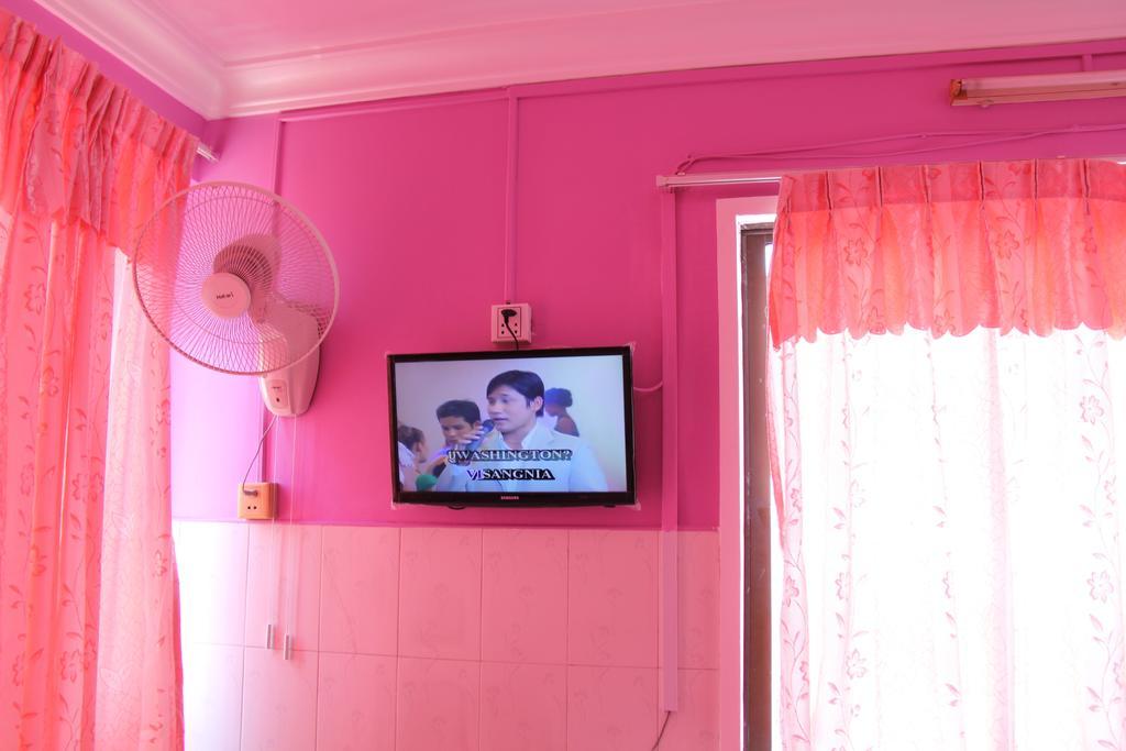 Capitol 3 Guesthouse Phnom-Penh Buitenkant foto
