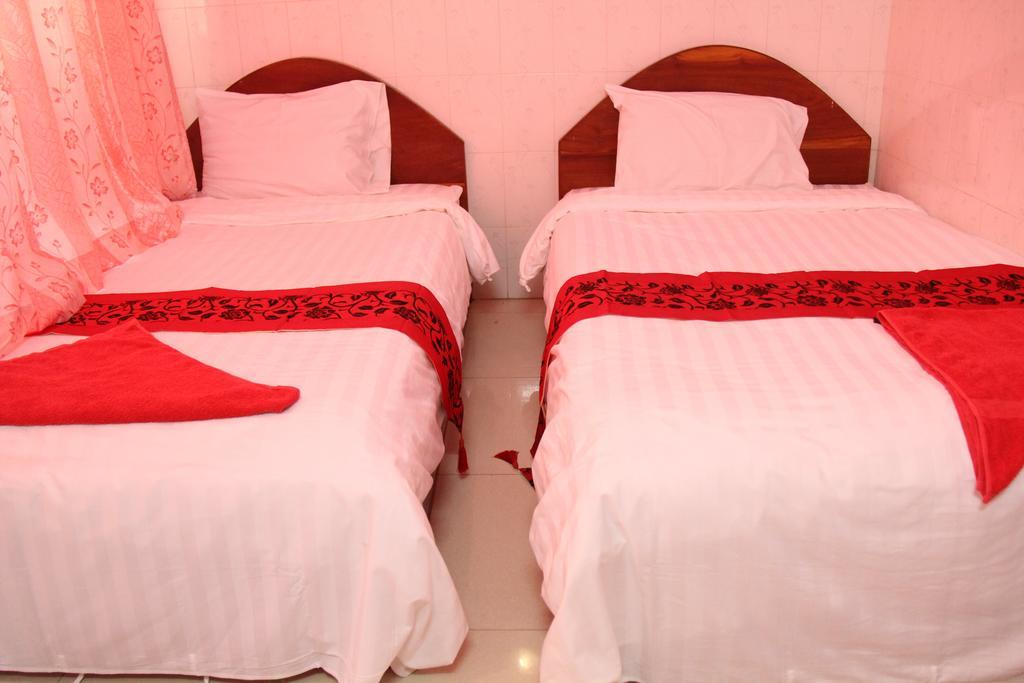Capitol 3 Guesthouse Phnom-Penh Buitenkant foto
