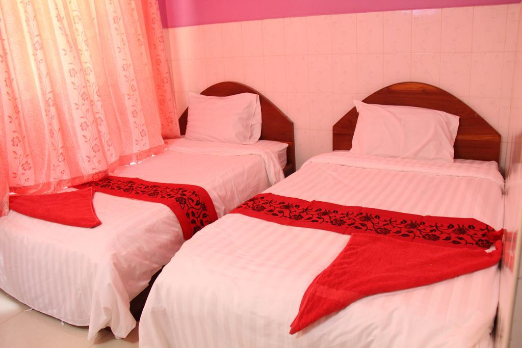 Capitol 3 Guesthouse Phnom-Penh Buitenkant foto
