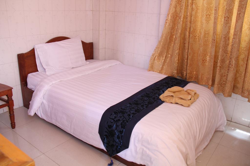Capitol 3 Guesthouse Phnom-Penh Buitenkant foto