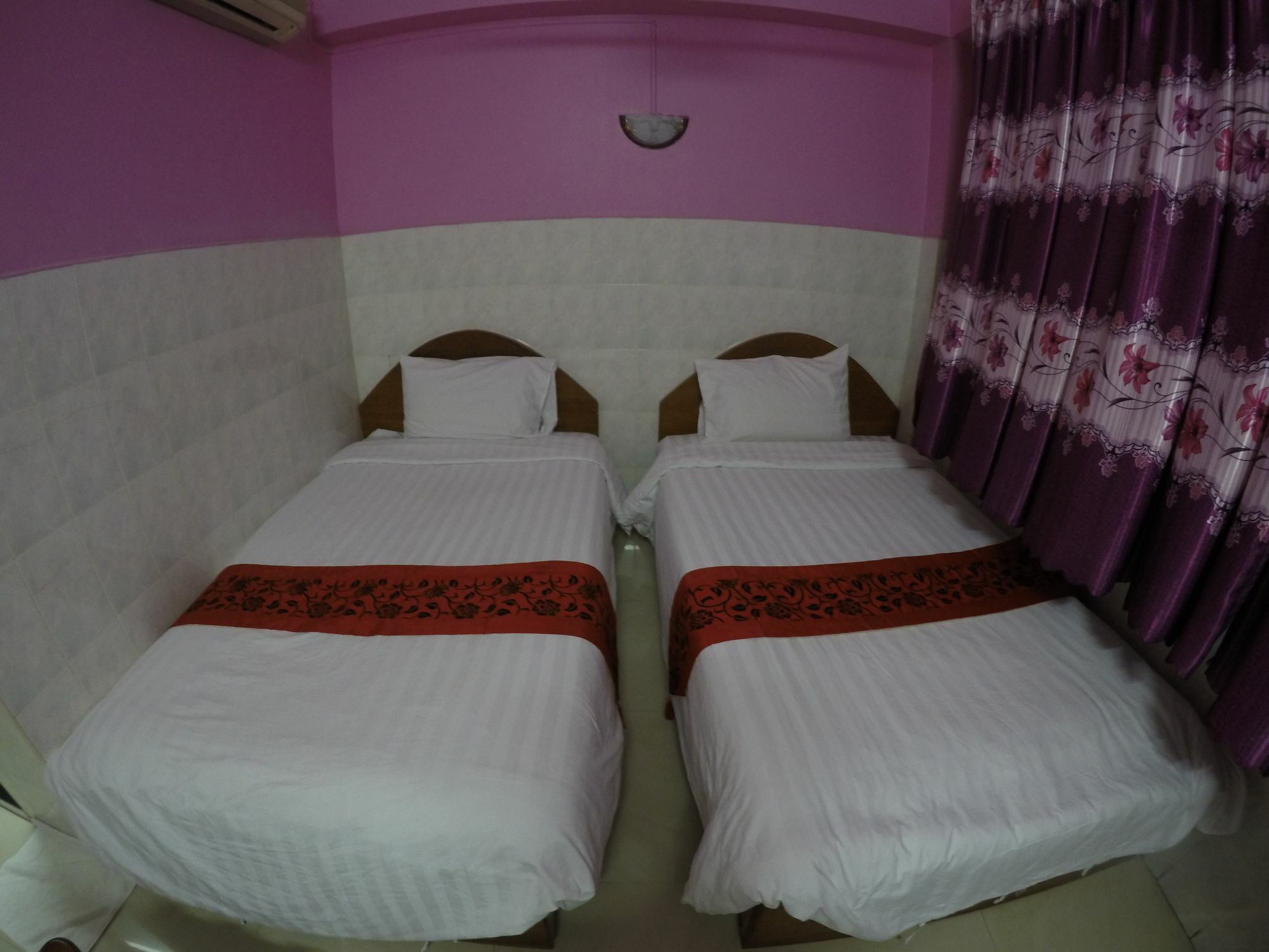 Capitol 3 Guesthouse Phnom-Penh Buitenkant foto