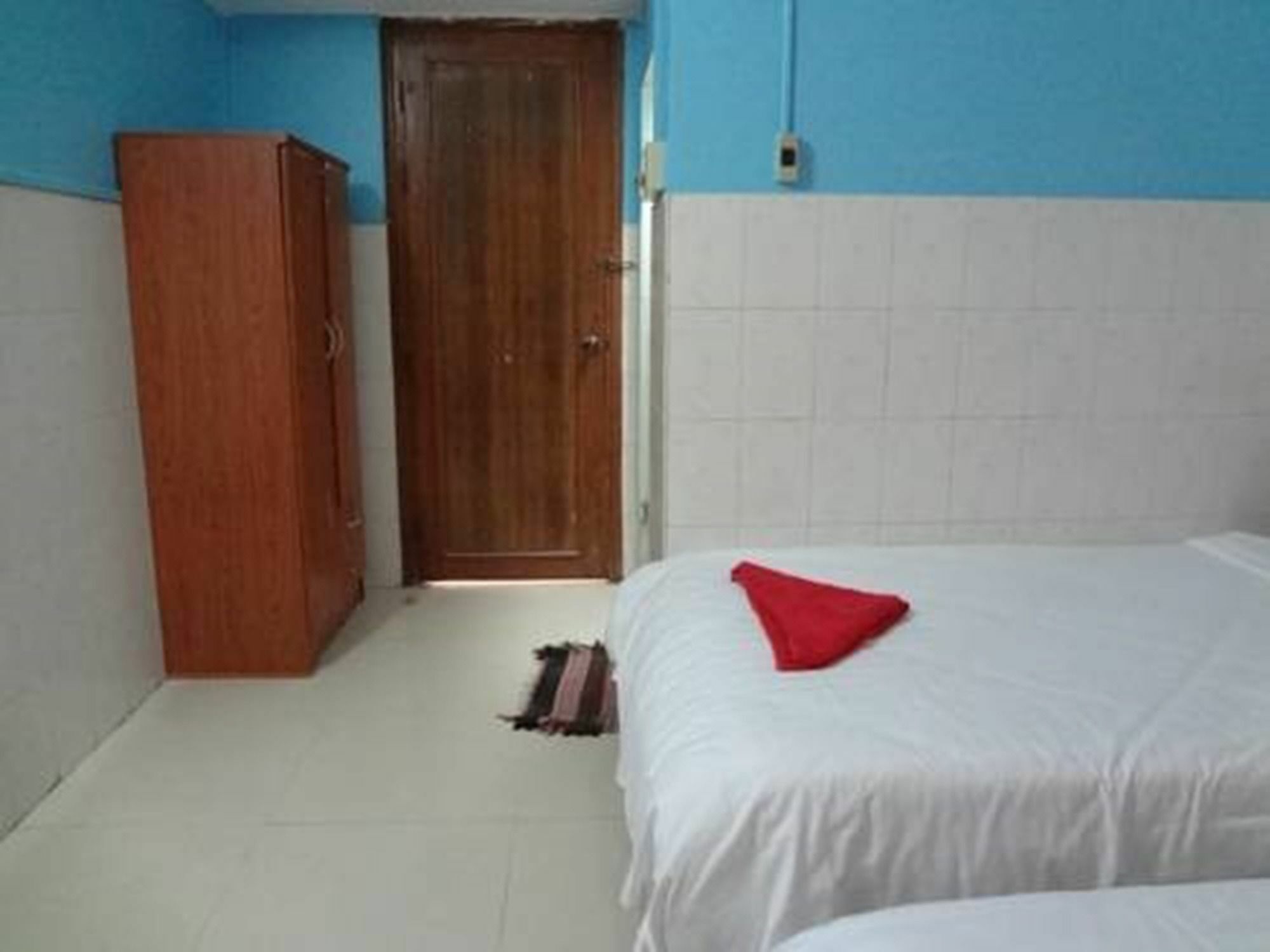 Capitol 3 Guesthouse Phnom-Penh Buitenkant foto