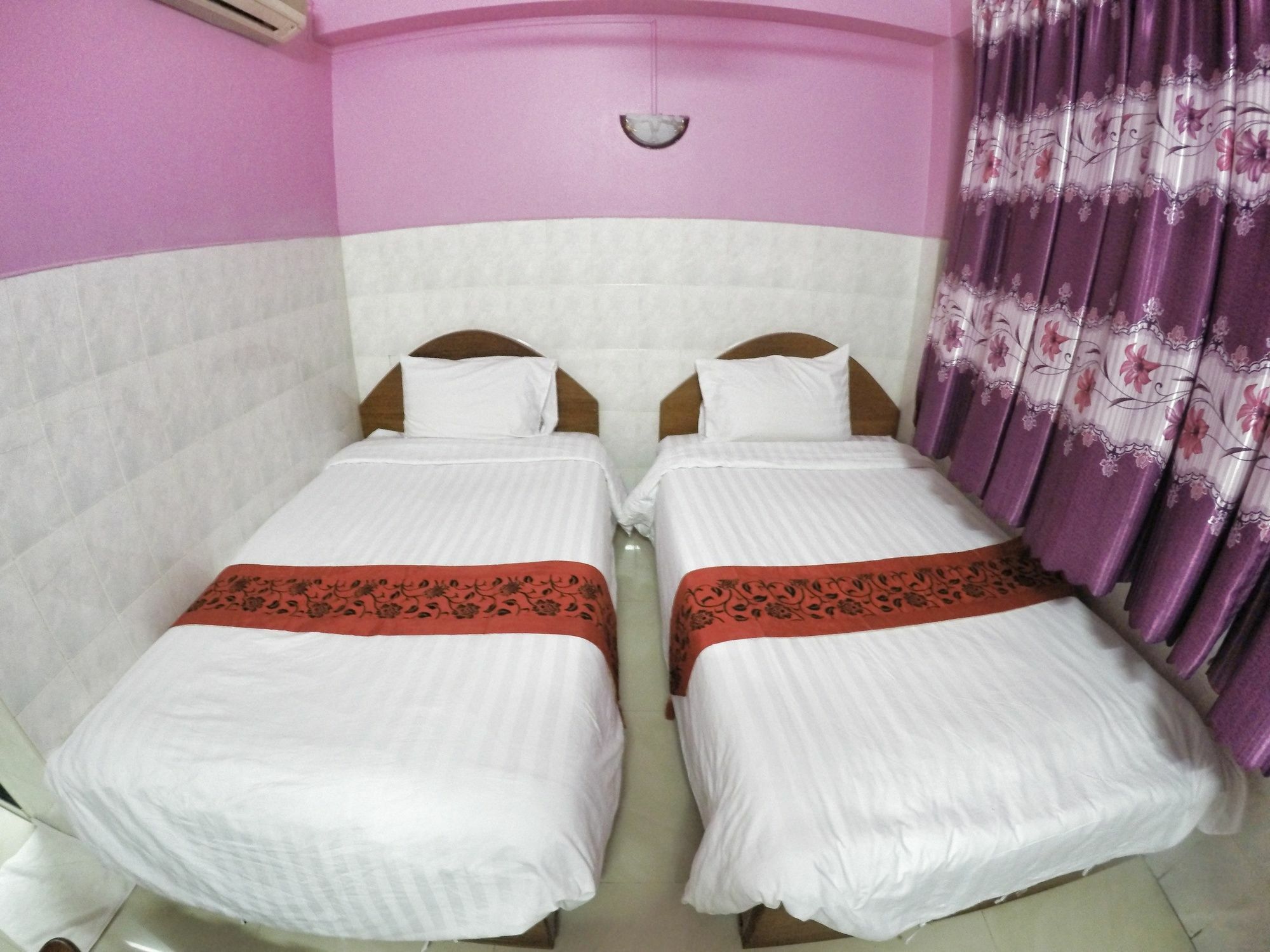 Capitol 3 Guesthouse Phnom-Penh Buitenkant foto