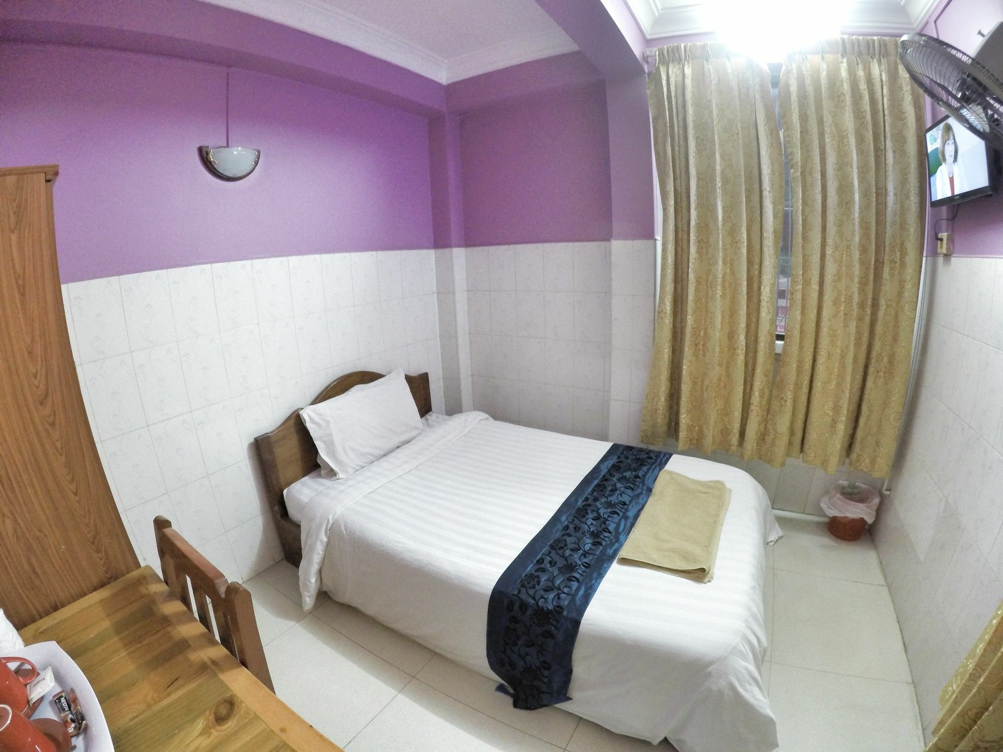 Capitol 3 Guesthouse Phnom-Penh Buitenkant foto